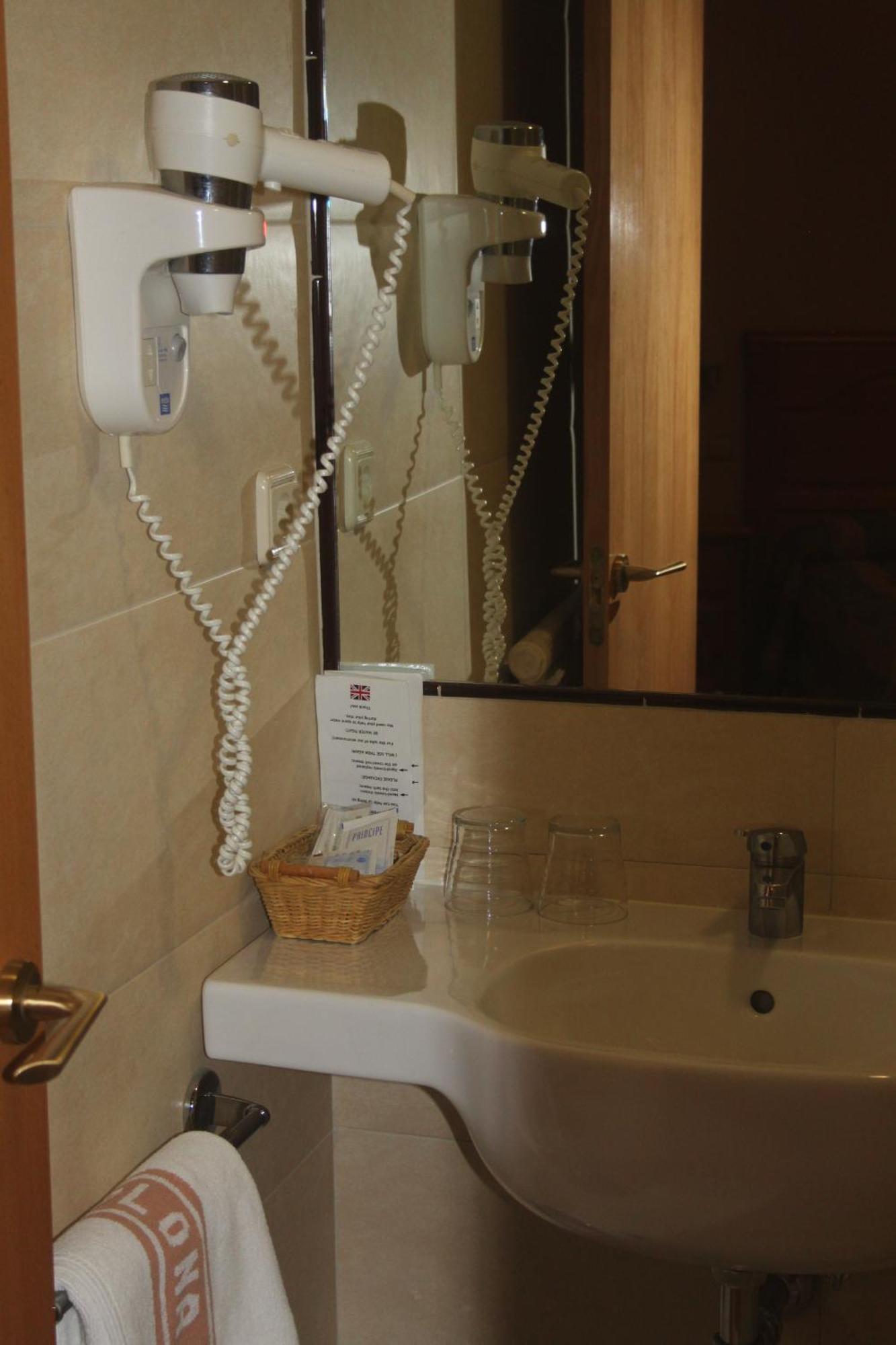 Alda Centro Pamplona Hotel Szoba fotó